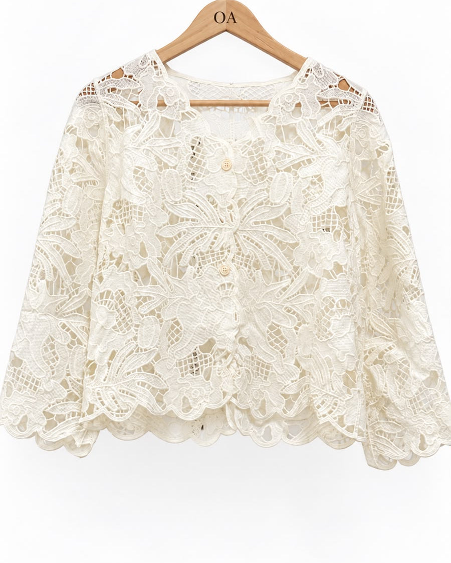 Blusa/casaco de renda Maria, branca, manga longa e barra ondulada