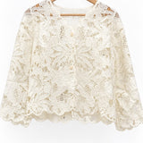Blusa/casaco de renda Maria, branca, manga longa e barra ondulada