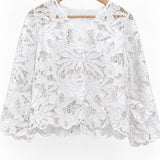 Blusa/casaco de renda Maria branca, decote aberto e mangas longas