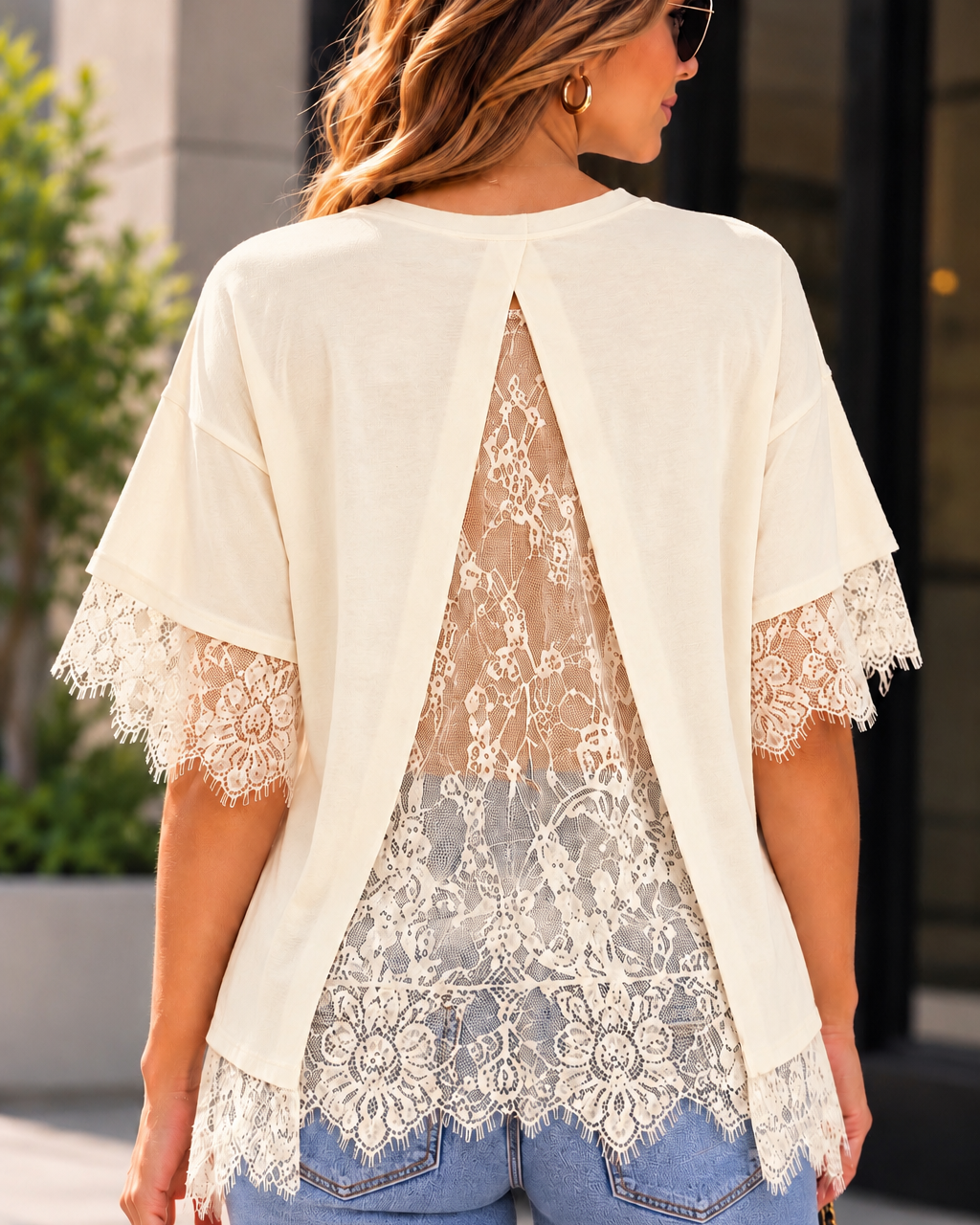 Blusa maxi creme com faixa de renda nas costas e mangas rendadas