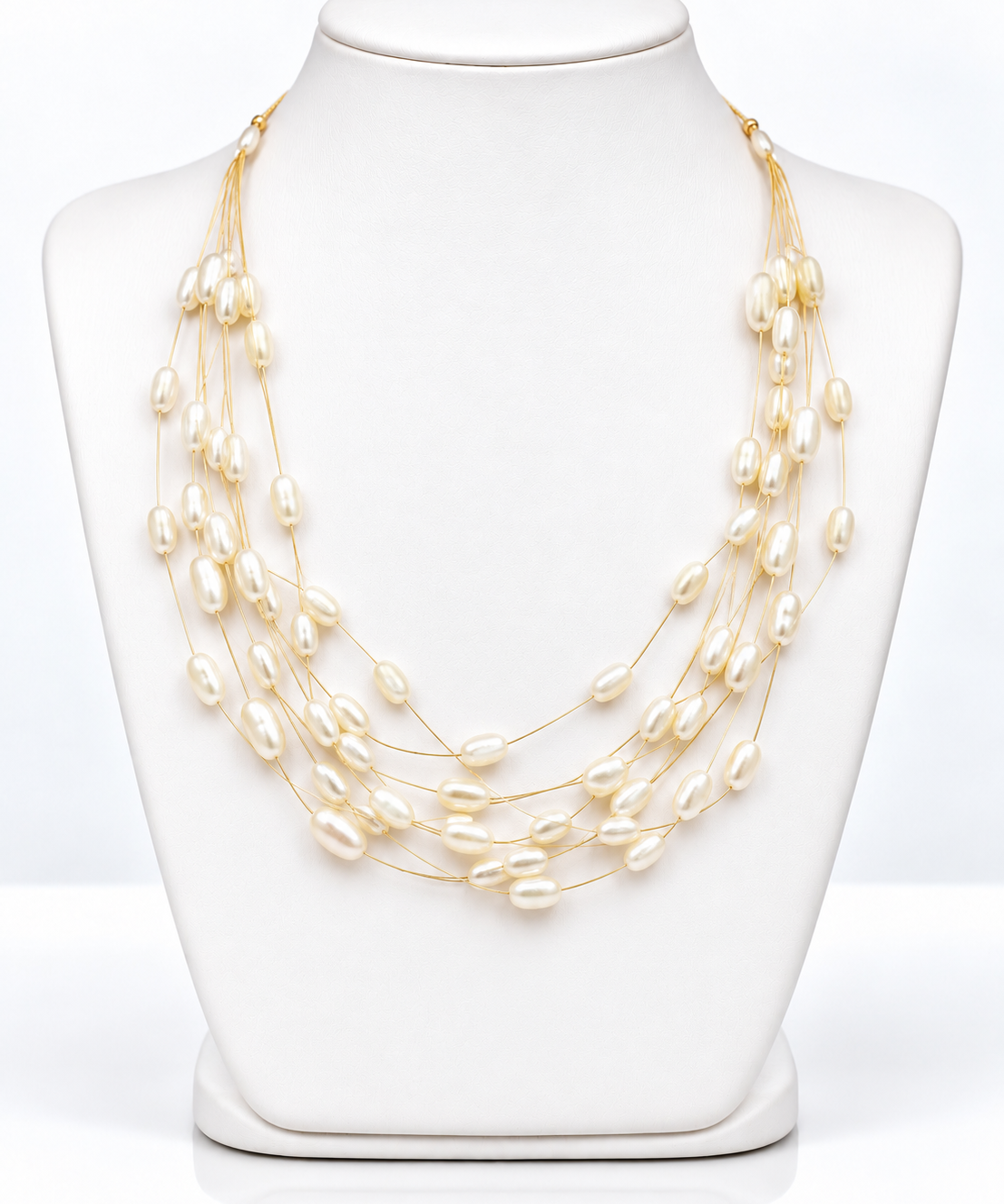 Colar de pérolas mini com elos ovais e metal dourado, em camadas