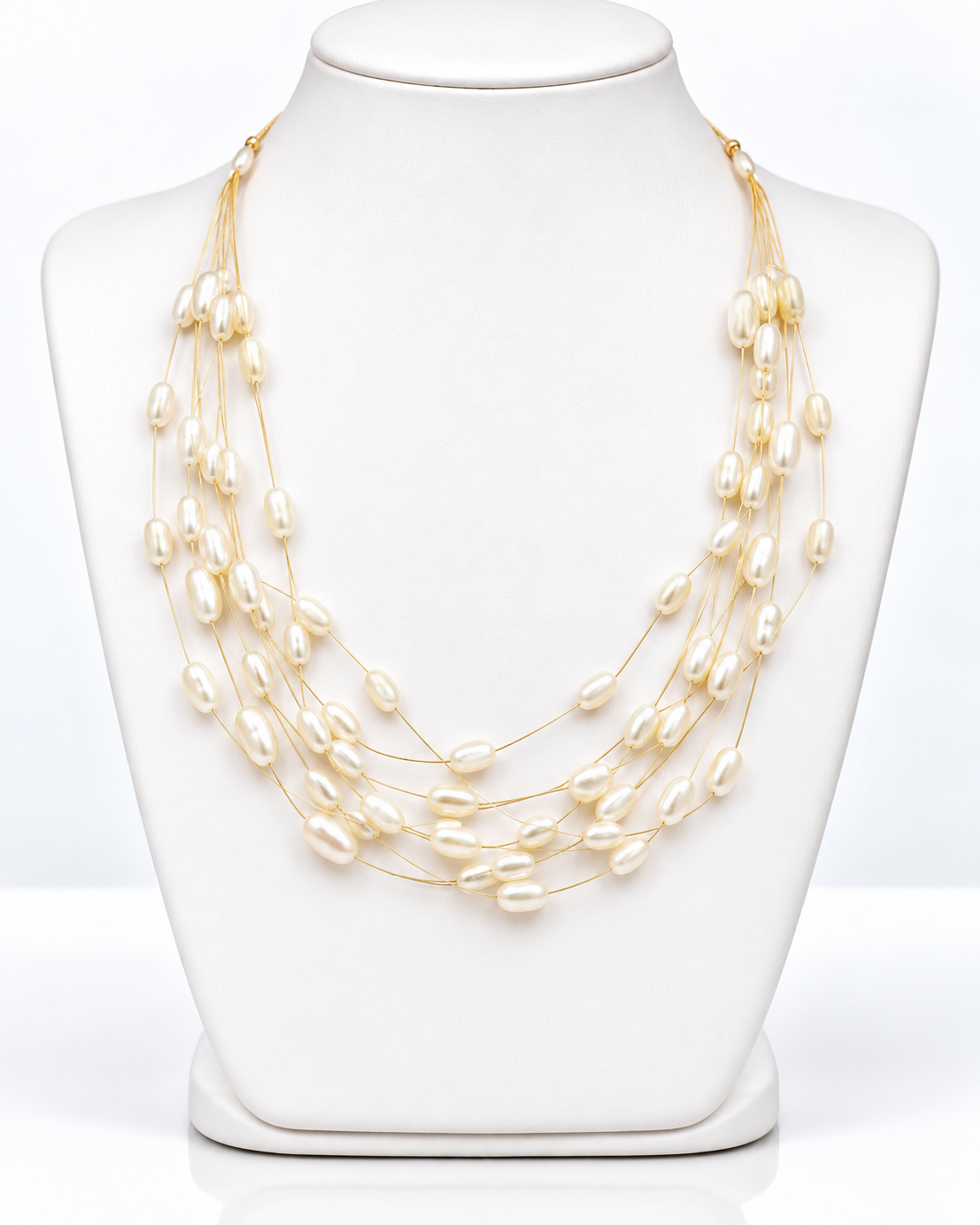 Colar de pérolas mini com elos ovais e metal dourado, em camadas