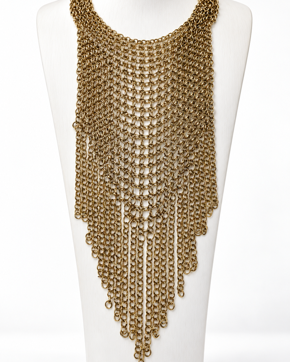Colar Vivra dourado em corrente de malha com franjas