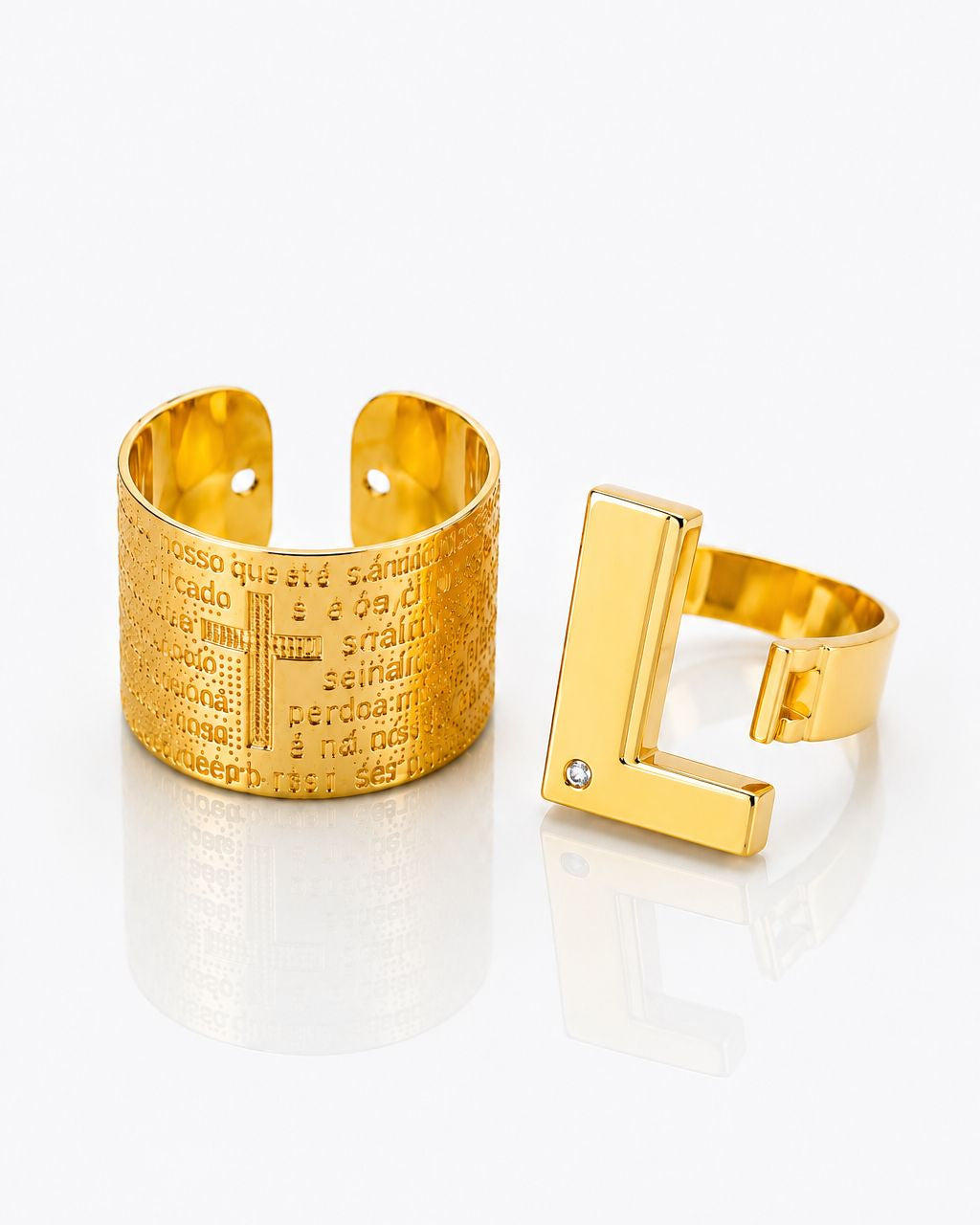 Kit de pulseiras douradas tipo bracelete com inicial L, duas peças