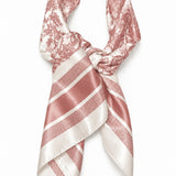 Lenço Silvia Rosa rosa e branco com estampa floral e listras diagonais