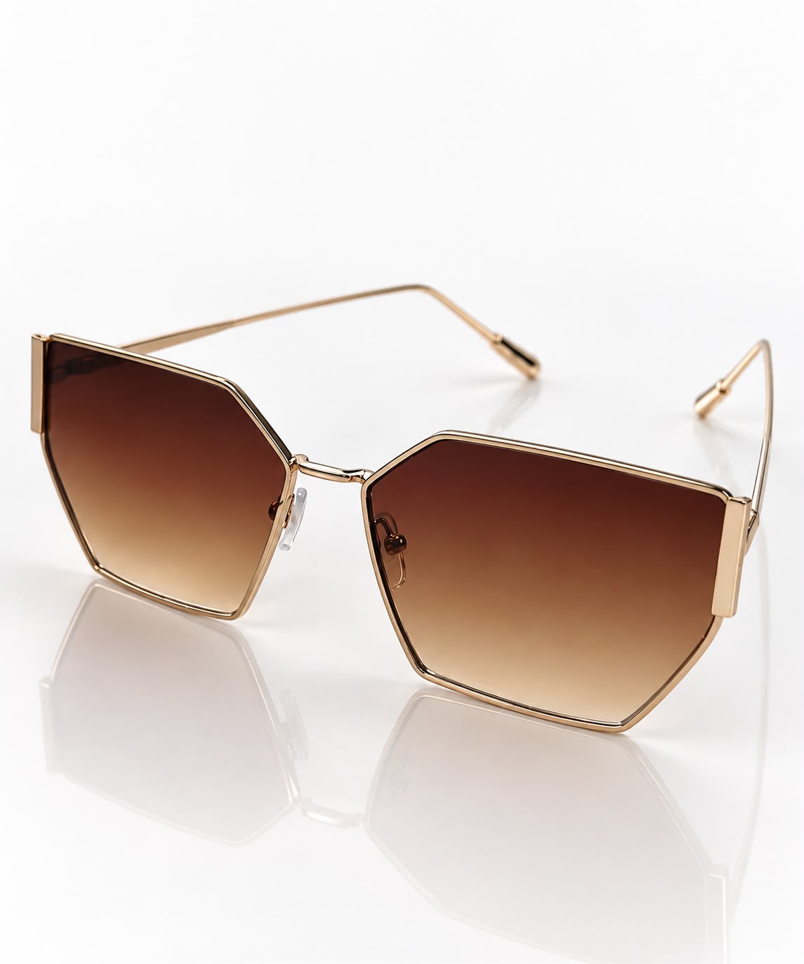 Óculos de sol com armação dourada e lentes marrons degradê