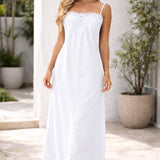 Vestido branco longo de alças finas com babados e renda na barra