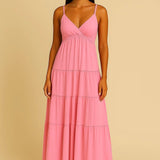 Vestido Yandra rosa, alças finas e decote V, saia longa com camadas