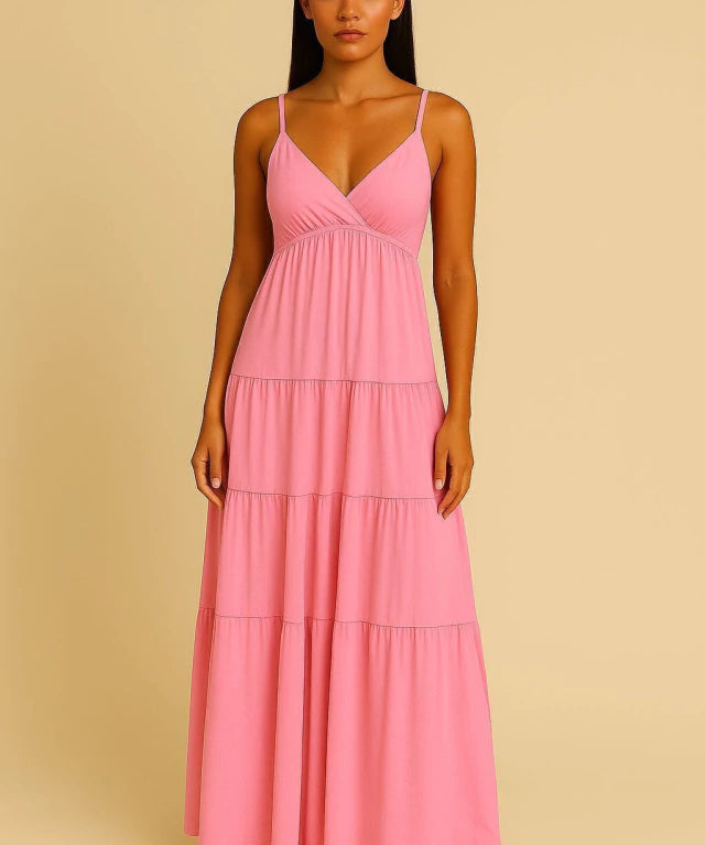 Vestido Yandra rosa, alças finas e decote V, saia longa com camadas
