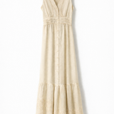 Vestido longo sem mangas creme, decote V, fileira de botões e saia rodada com babado