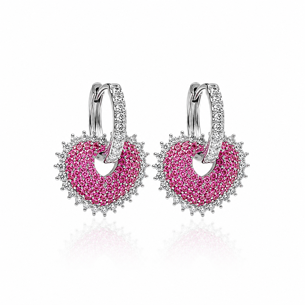 Brinco argola prateada com pingente de coração cravejado rosa