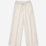 Calça ampla off-white com risca vertical, cós elástico e cordão