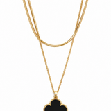 Colar com correntes douradas e pingente trevo dourado