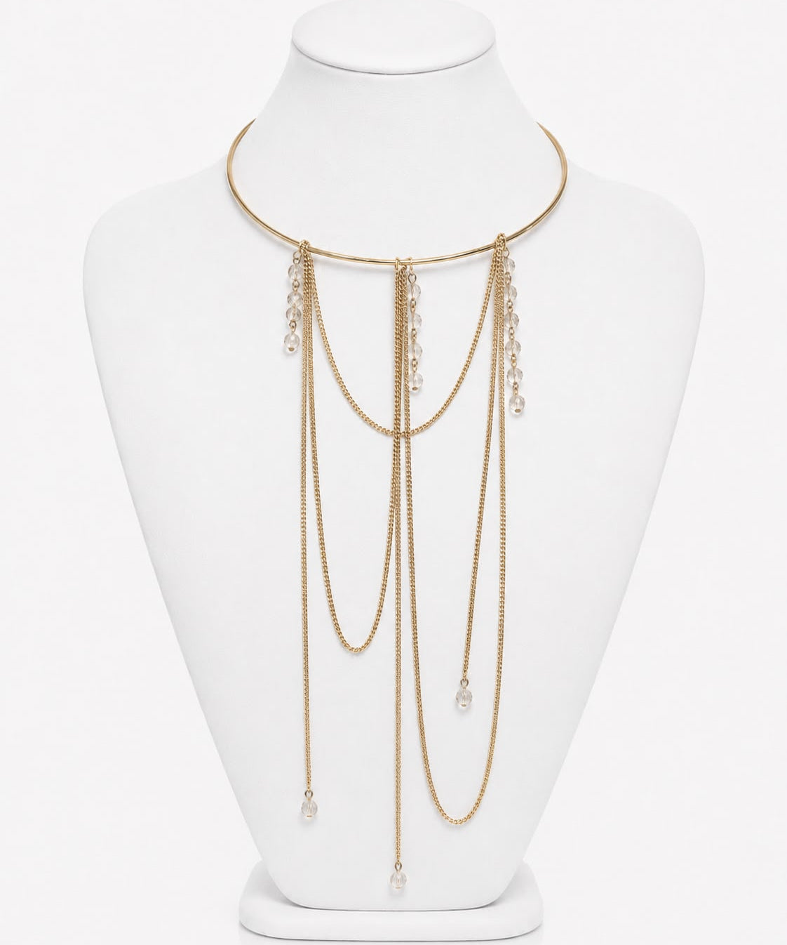 Colar Mykonos dourado com várias correntes e pingentes detalhados no conjunto