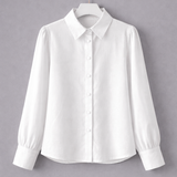Camisa social branca de botões, gola ampla e punho elástico, em cabide