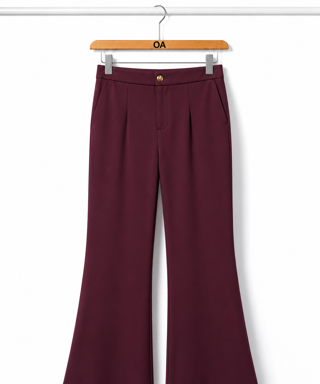 Calça pantalona fig escuro, cós com botão e prega frontal discreta