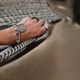 Pulseira maxi prateada com pingentes redondos e elos grandes