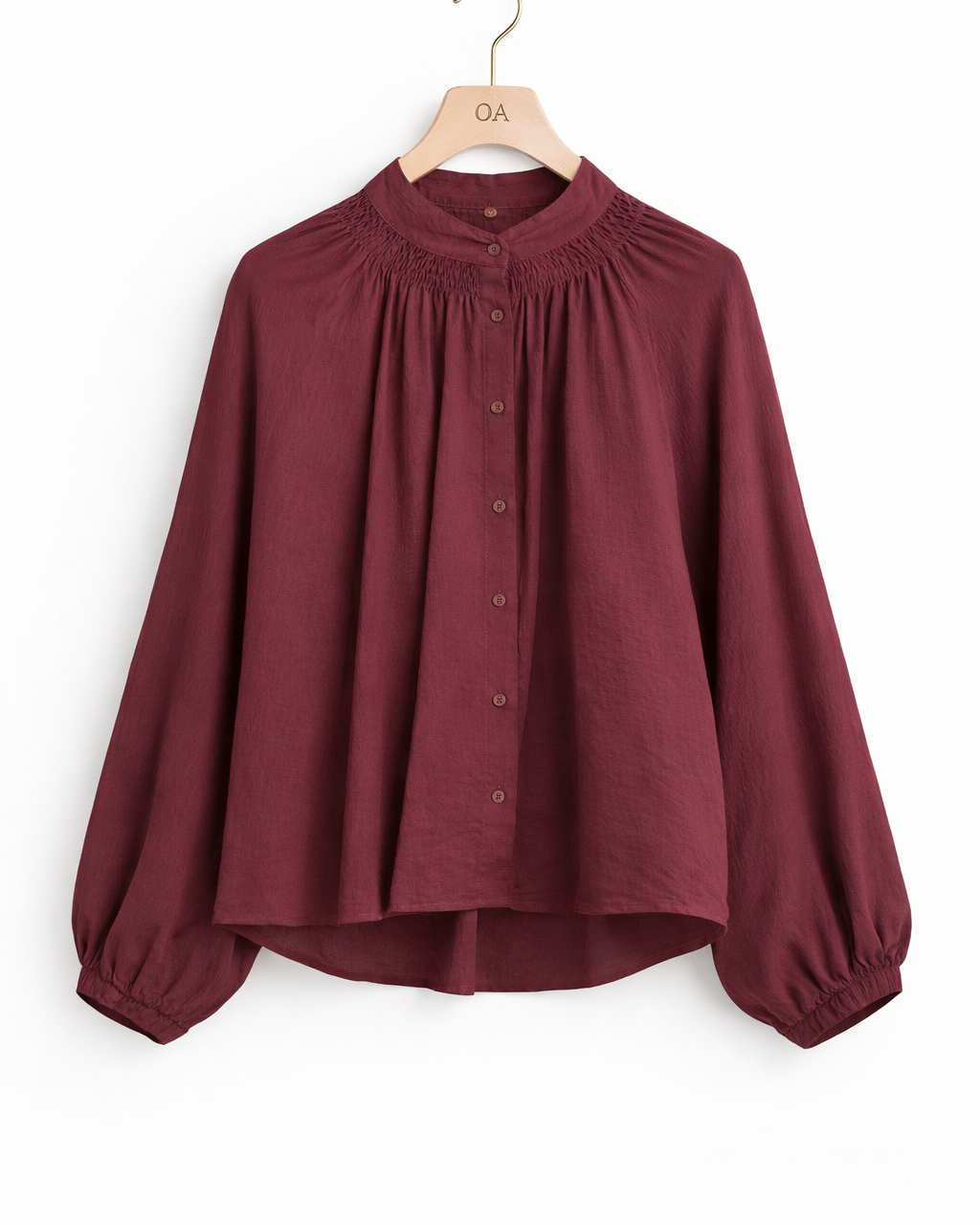 Blusa vinho com gola franzida e botões na frente, mangas bufantes