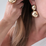 Brinco Claire Duo dourado com duas esferas e detalhe em cristal