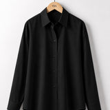 Camisa Greta preta: gola e botões frontais, manga longa