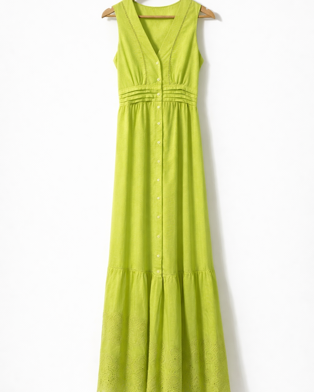 Vestido longo verde-lima sem mangas, decote V com botões e barra com babado