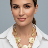Colar dourado com medalhas redondas Fortuna e elos