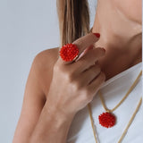 Conjunto de anel e brinco coral vermelho com textura em pérolas