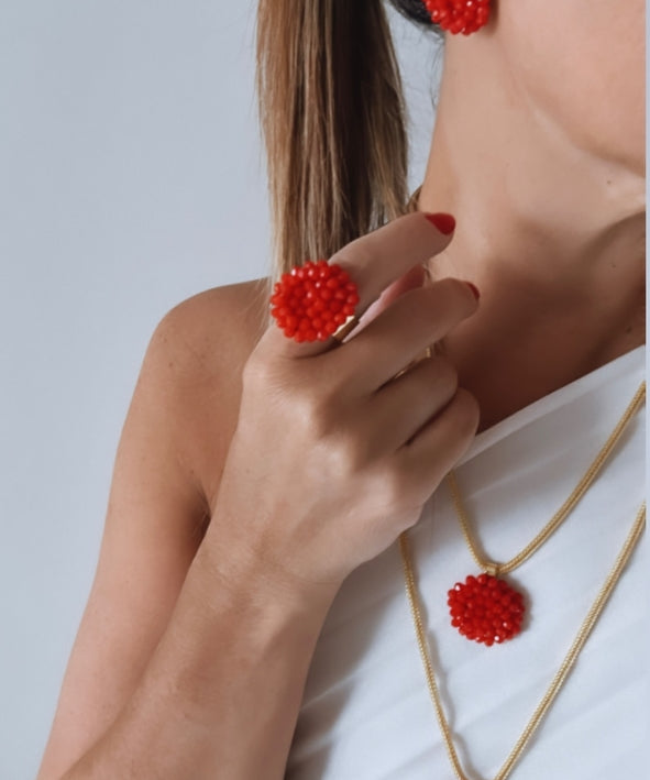 Conjunto de anel e brinco coral vermelho com textura em pérolas