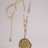 Colar sereia dourado com corrente longa e pingente redondo com árvore