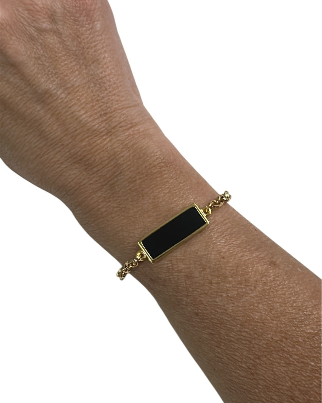 Pulseira com fecho e placa retangular preta, corrente dourada