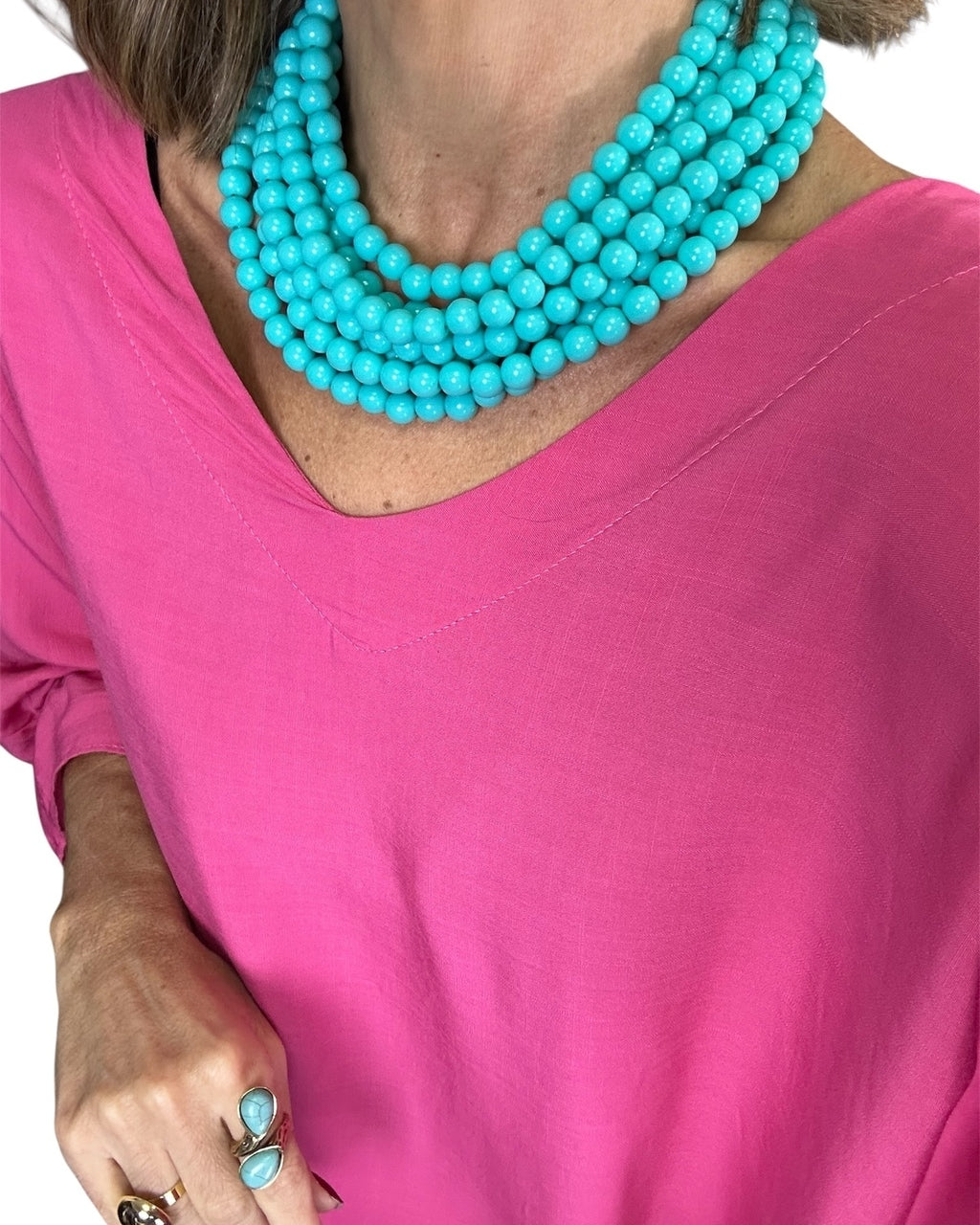 Colar de miçangas azul-turquesa em camadas, com fecho dourado