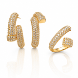 Conjunto de anel e brinco prego dourados com zircônias