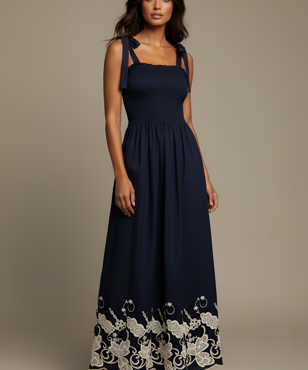 Vestido longo marinho com alças, decote quadrado e barra de renda branca