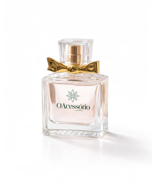 Aromatizador em frasco de vidro transparente com tampa dourada e rótulo OACESSORIO.