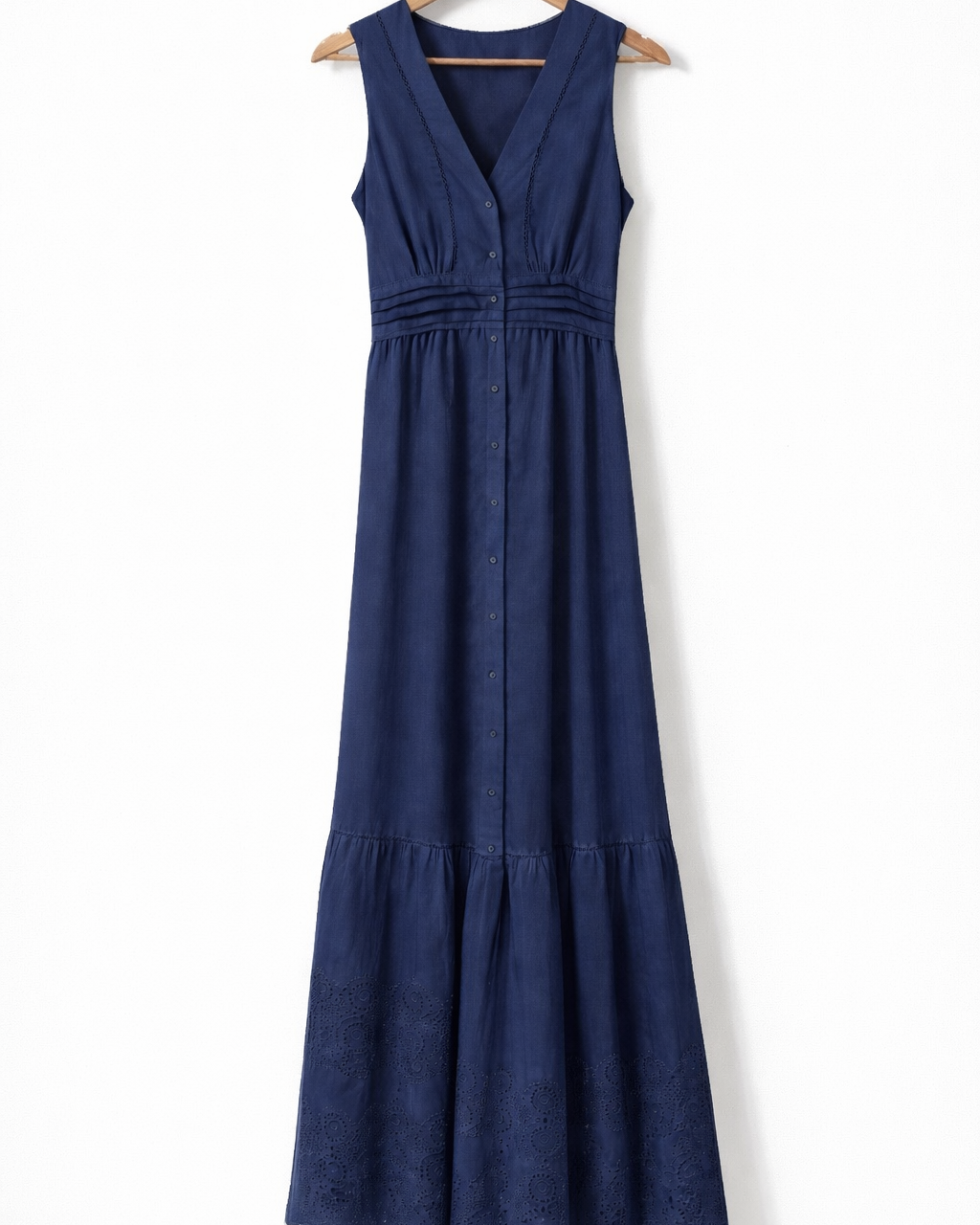Vestido Lorena azul-marinho sem mangas, decote V, botões frontais e barra em camadas