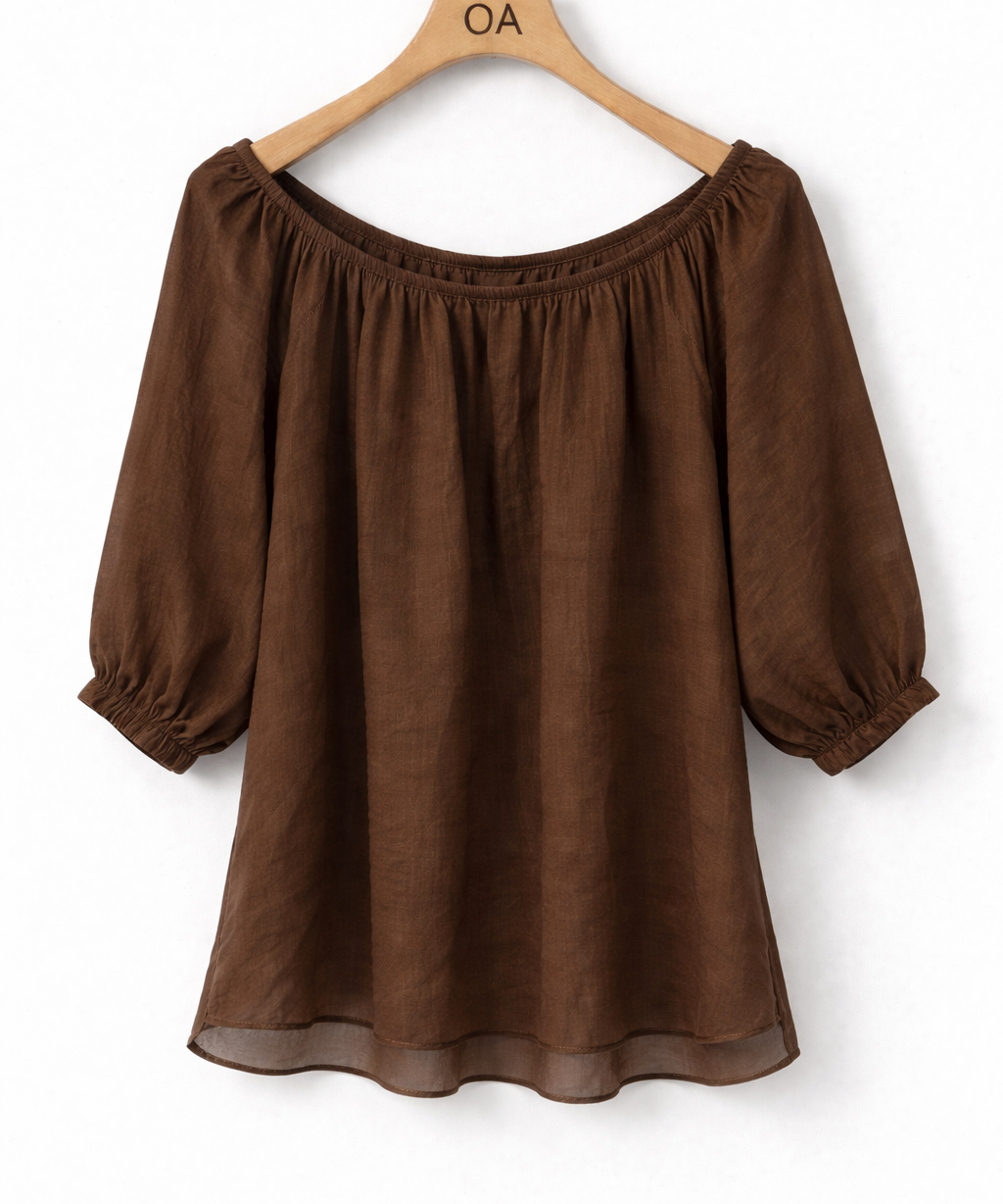 Blusa ombro a ombro marrom, gola franzida e mangas bufantes, caimento leve