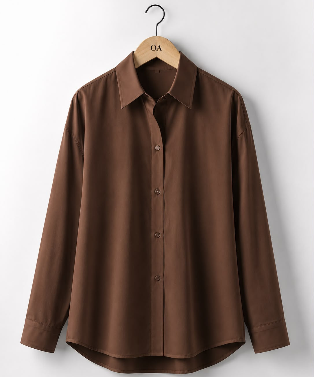Camisa Greta marrom: gola e botões frontais, manga longa