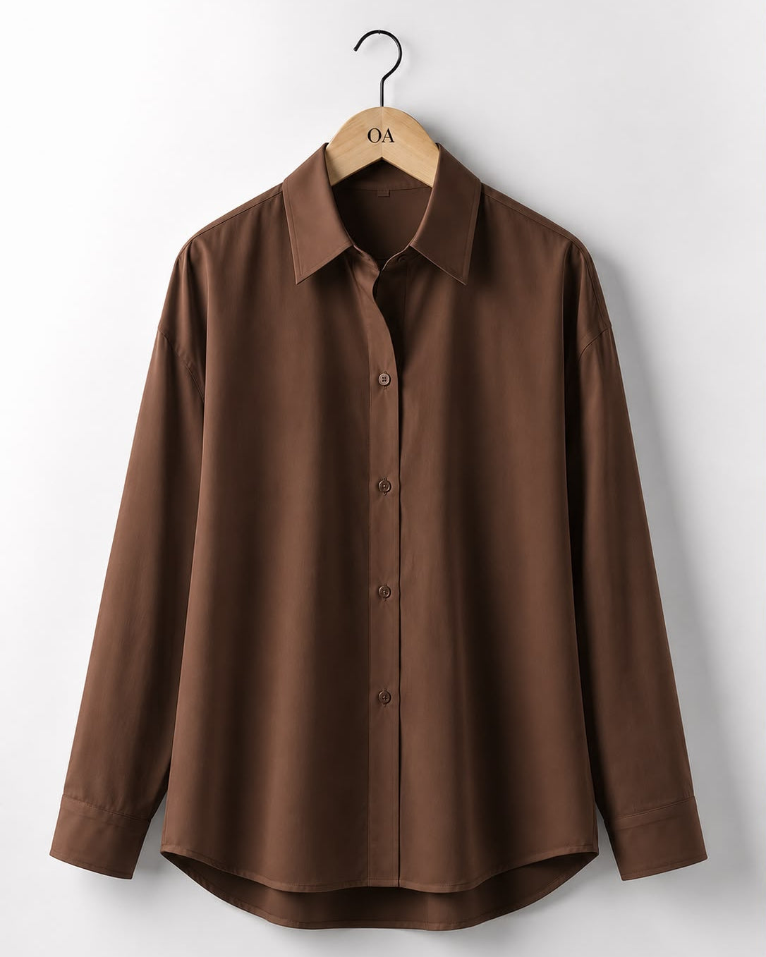 Camisa Greta marrom: gola e botões frontais, manga longa