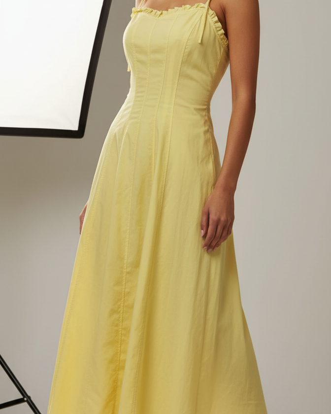 Vestido Monica amarelo com decote franzido e saia midi ampla evasê