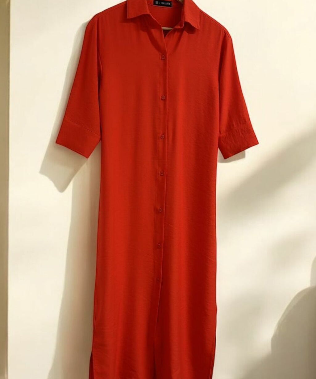 Vestido-camisa vermelho com colar e botões frontais, manga curta