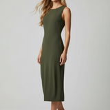 Vestido midi verde militar, corte reto, sem mangas, alças largas e gola redonda