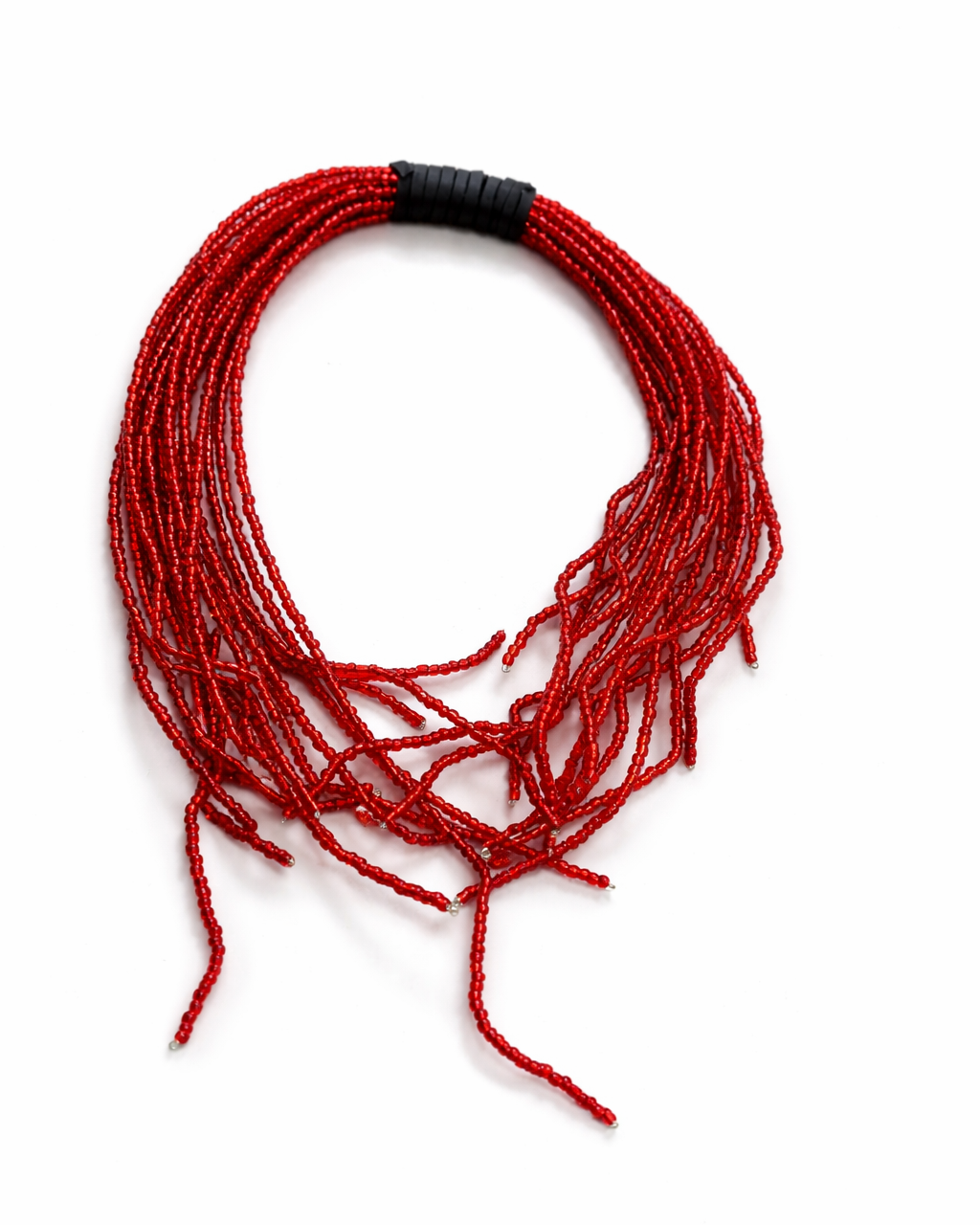 Colar de festa vermelho com miçangas e tranças, com franjas