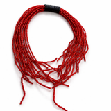 Colar de festa vermelho com miçangas e tranças, com franjas