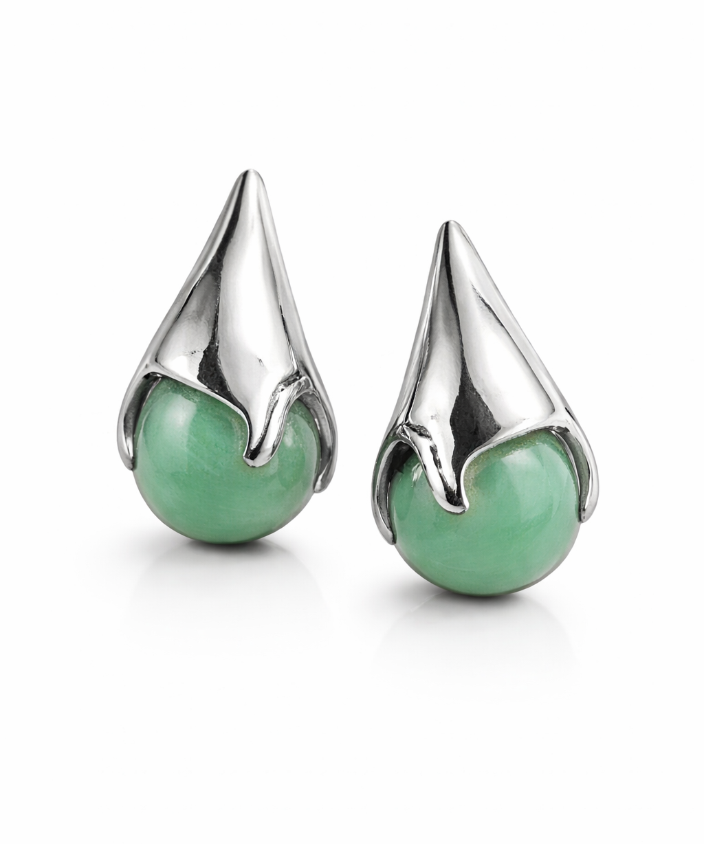 Brinco gota em metal prateado com resina verde
