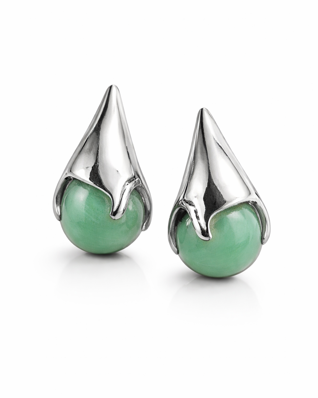 Brinco gota em metal prateado com resina verde