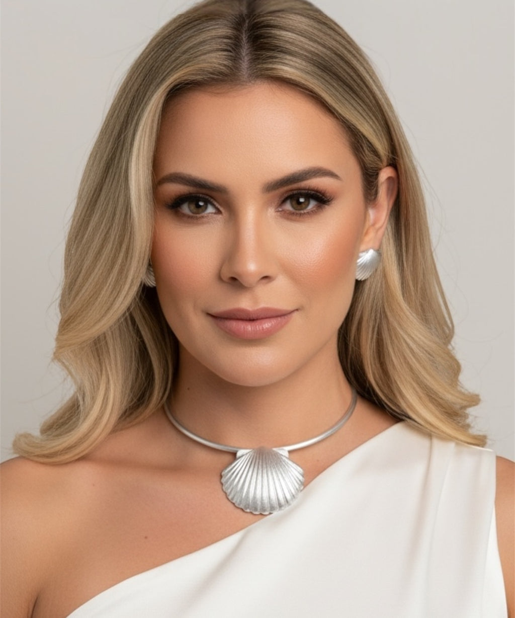 Conjunto de colar e brincos com pingente concha prateada fosca e brinco de concha