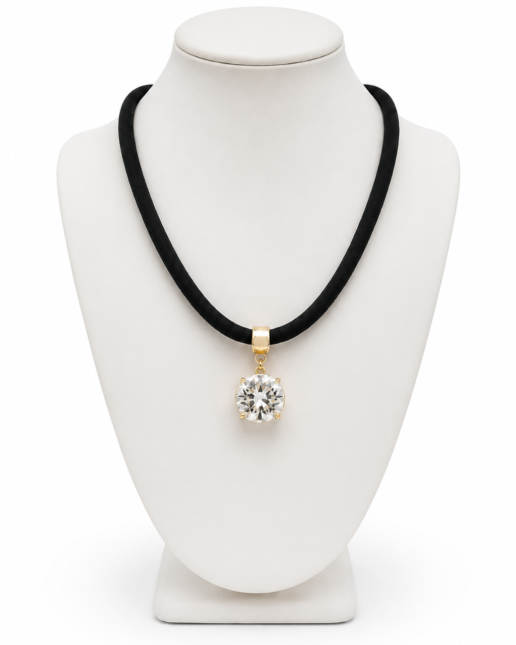 Colar com cordão preto e pingente redondo de cristal com aro dourado