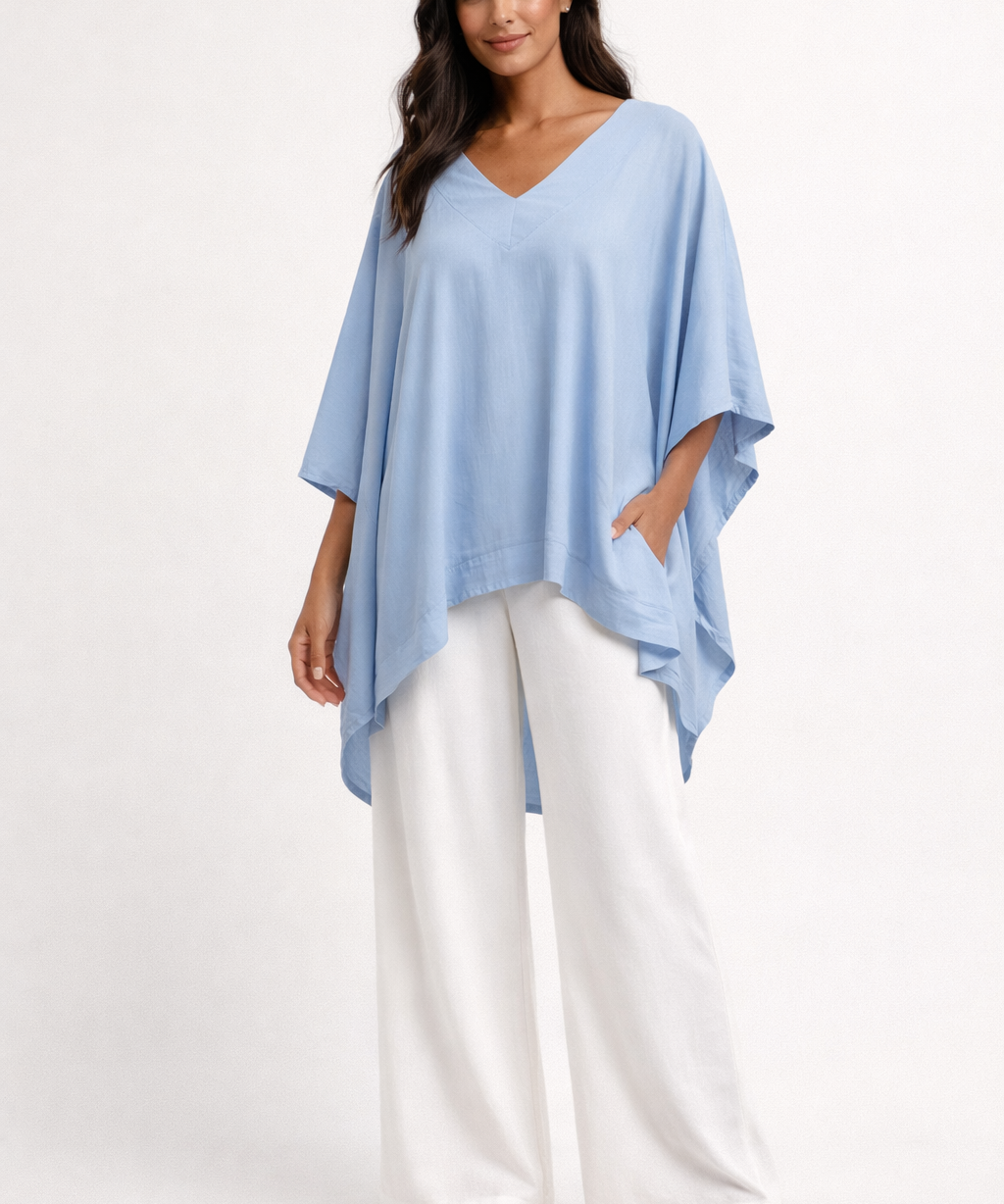 Blusa Elcy azul bebê, ampla, decote V, manga morcego e barra mais curta
