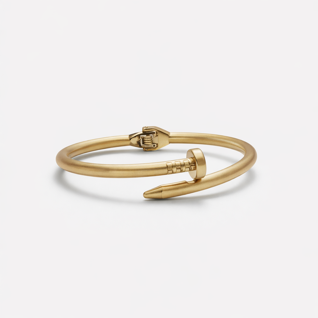 Pulseira fosca dourada com fecho e detalhe em formato de prego