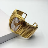 Bracelete de fio dourado com pedra oval transparente e fecho retangular